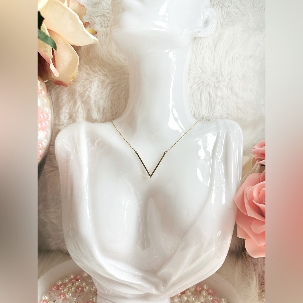 Dainty V Necklace  💛 Real 18 Karat Solid Gold Jewelry 💛 - Picture 2 of 8
